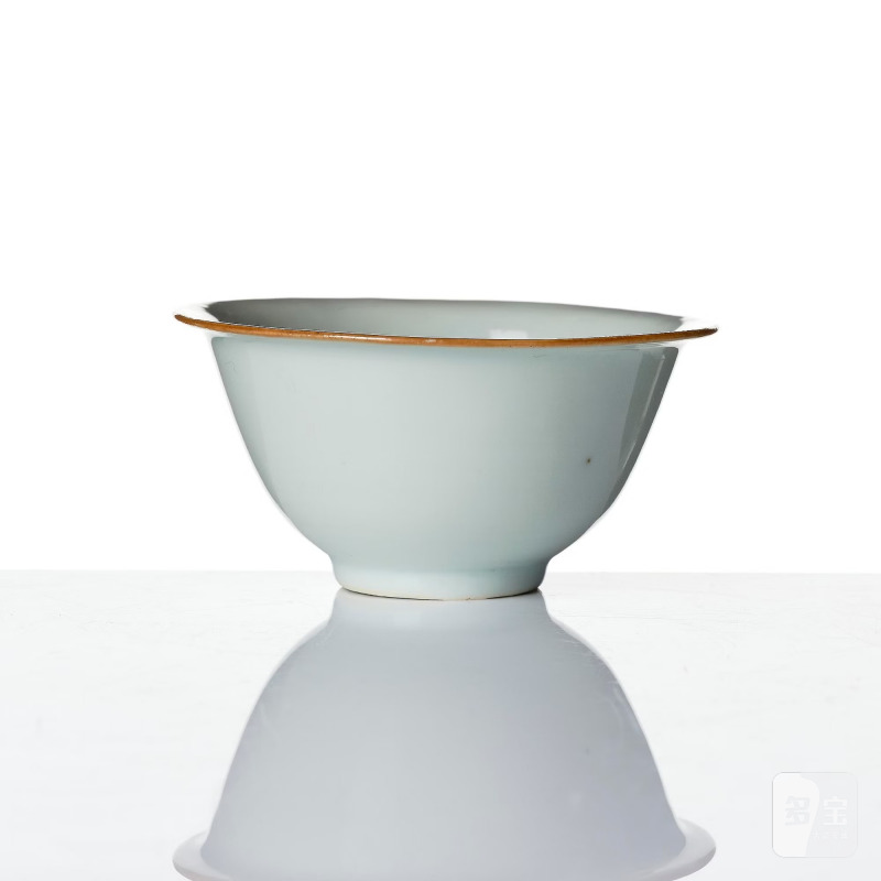 A moulded white-glazed 'anhua' decorated cup, - 图3